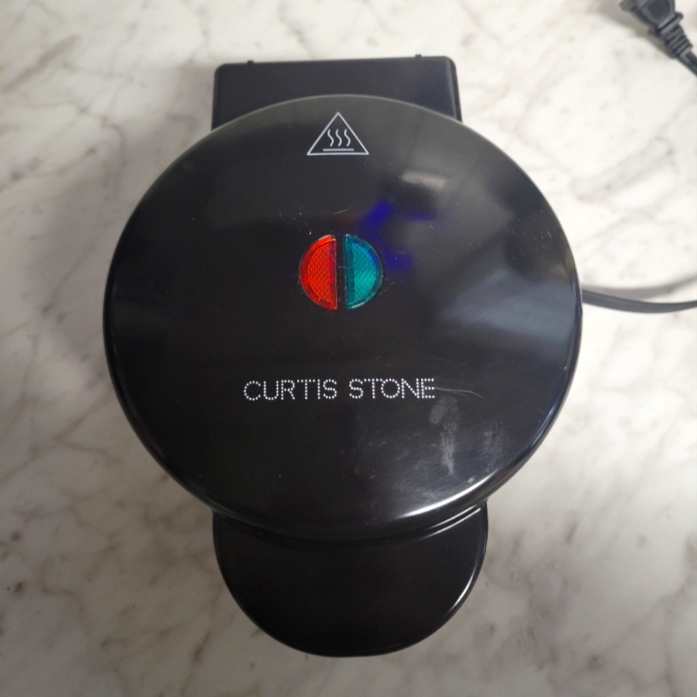 Curtis Stone 5" Stuffed Waffle Maker in Black